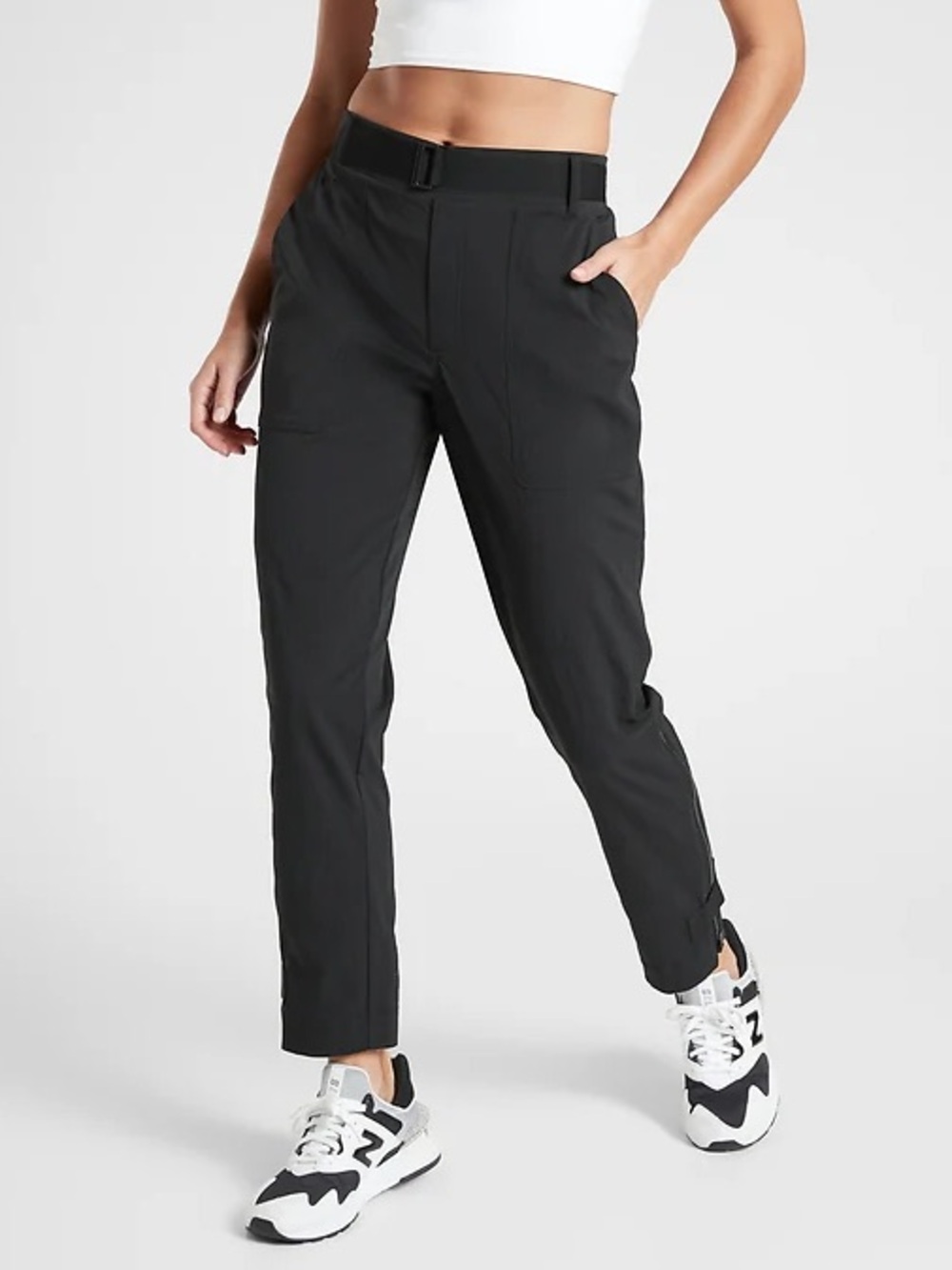 ATHLETA Trekkie Belted Hiking Pant in
Black size 8 EUC